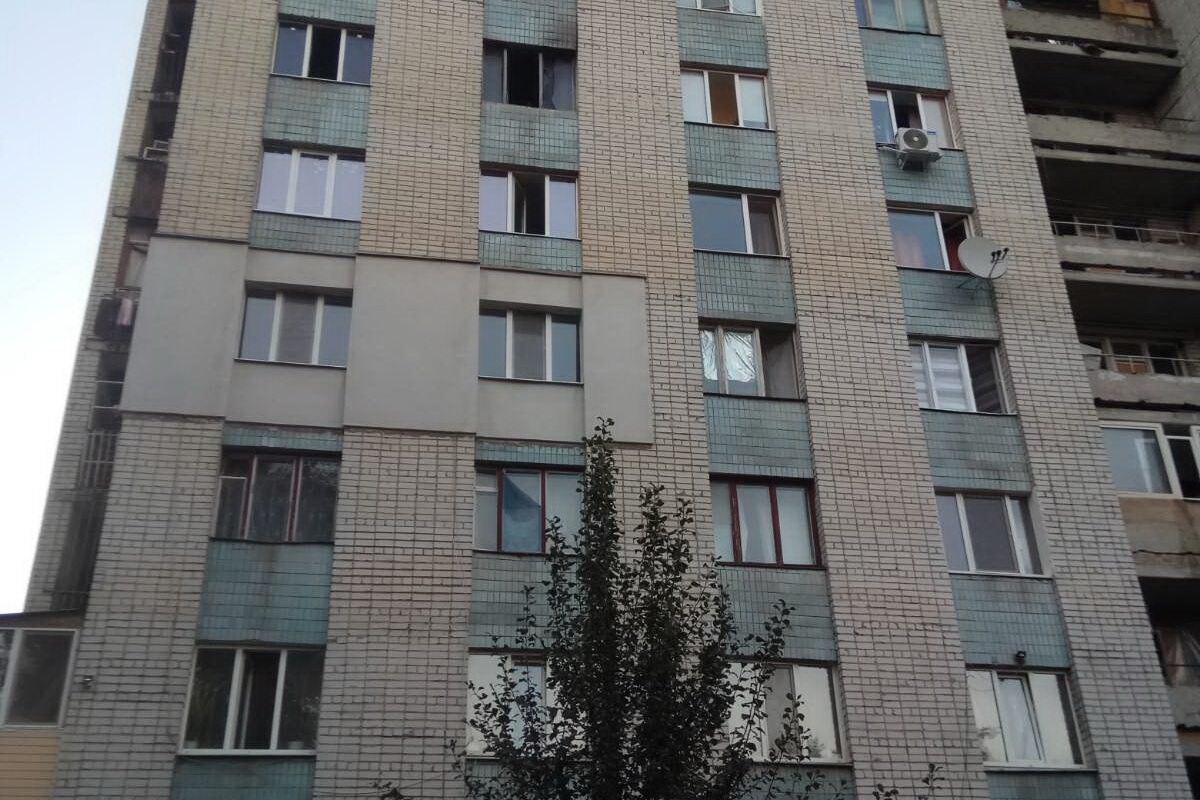 В Харькове на пожаре в многоэтажке погиб мужчина и пострадал ребенок