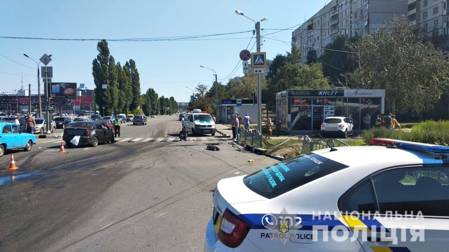 На Салтовке в результате аварии пострадали водители автомобилей