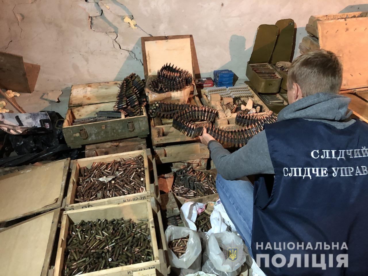 На Харьковщине полицейские обнаружили схрон боеприпасов (видео)