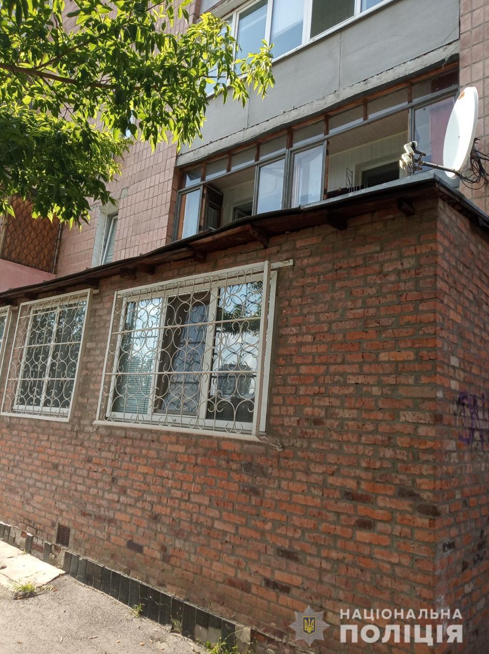 В Харькове подросток выпал из окна 9-го этажа