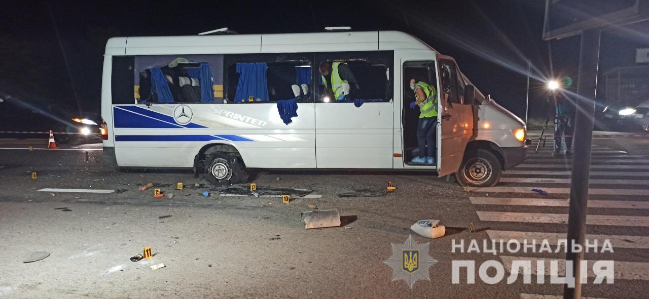 Подозреваемых в нападении на автобус под Харьковом оставили в СИЗО