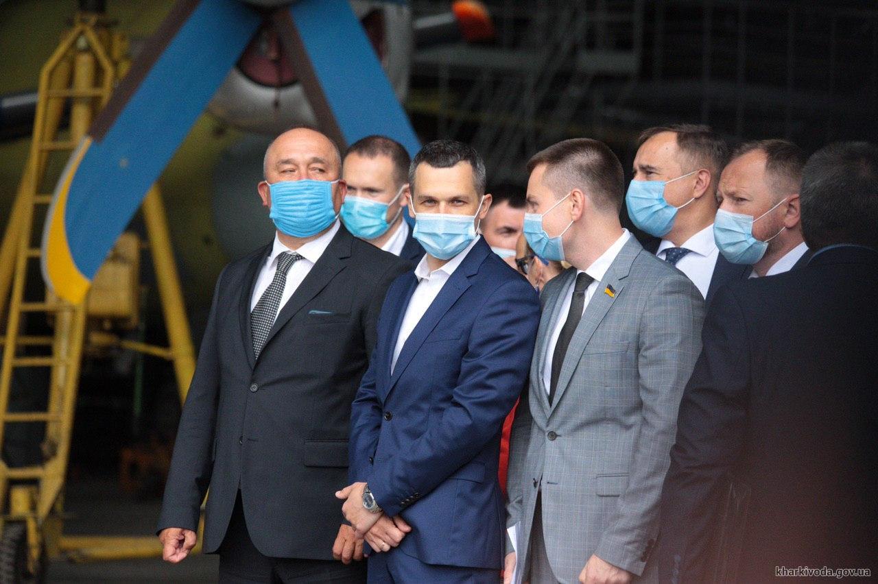 Задолженность по зарплате на ХАЗе составляет около 230 млн гривень – министр инфраструктуры