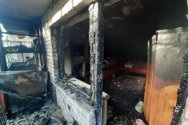 Под Харьковом в жилом доме горели балконы нескольких этажей