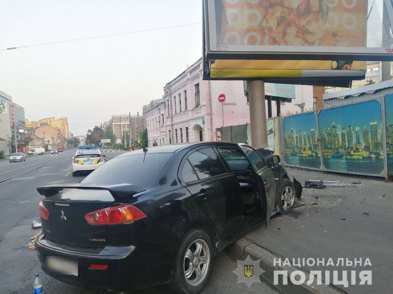 На Московском проспекте автомобиль врезался в столб: водитель погиб на месте