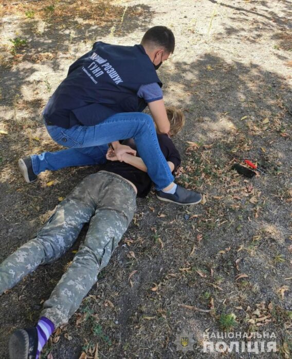 В Харькове парень залез через окно в квартиру и обворовал ее