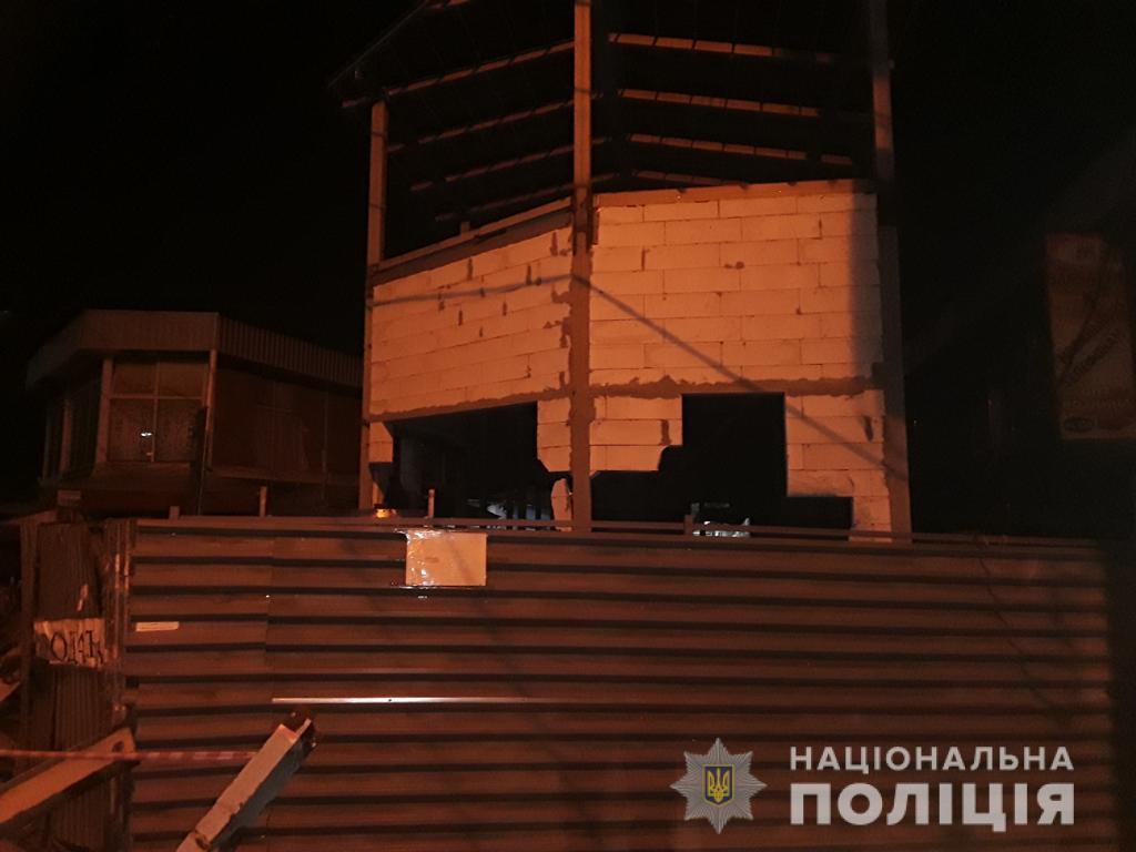 Ночью в Харькове неизвестные разрушили кувалдами недостроенные магазины