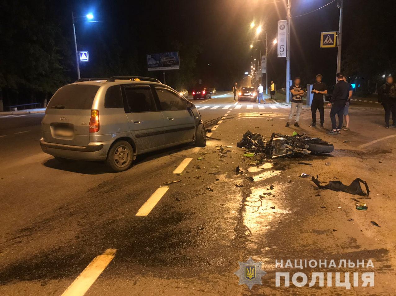 В Харькове в результате автокатастрофы погиб мотоциклист