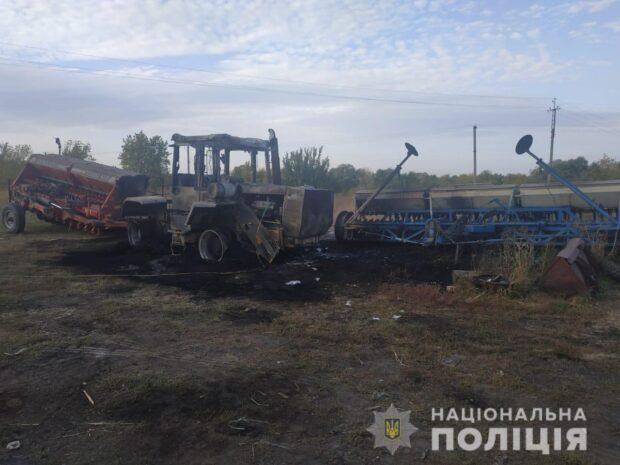 Под Харьковом сожгли сельхозтехнику