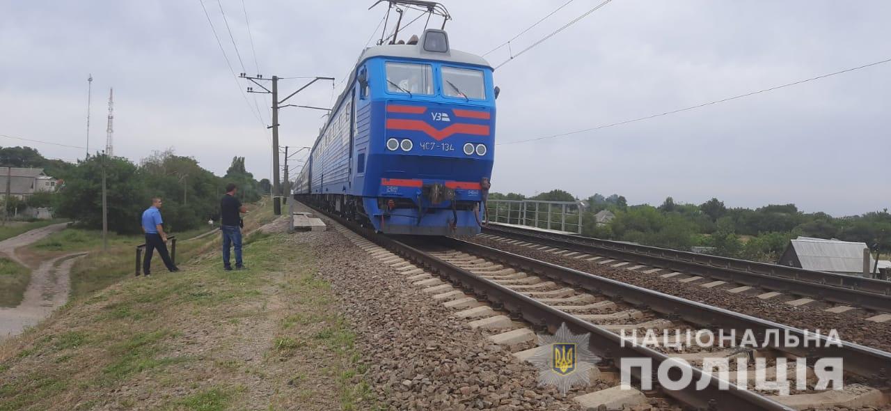 В Харьковской области под колёсами поезда погибла пенсионерка