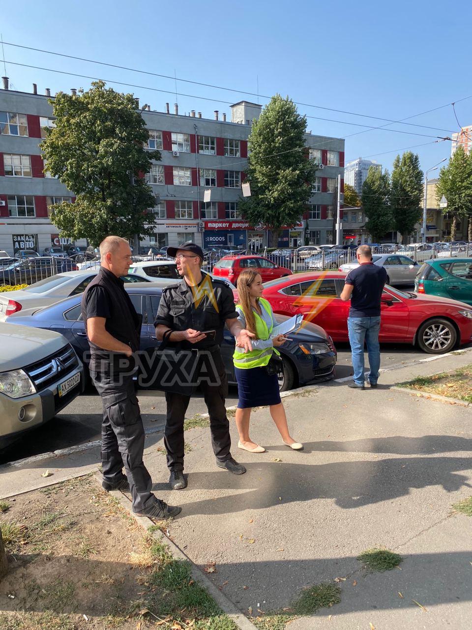 На проспекте Науки стреляли в женщину и угнали автомобиль – соцсети