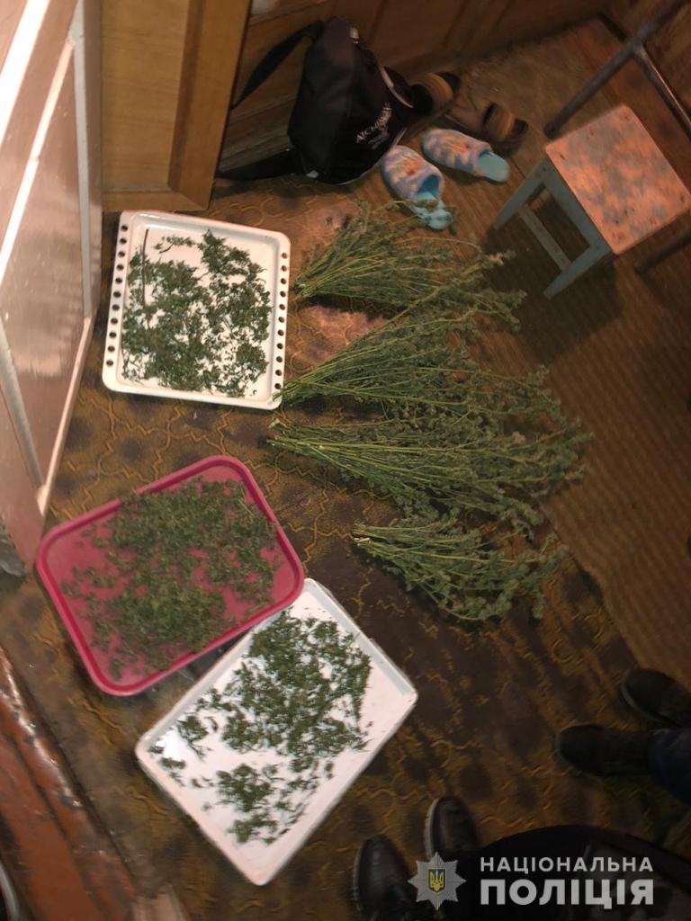 Под Харьковом полицейские провели обыски в двух ранее судимых мужчин