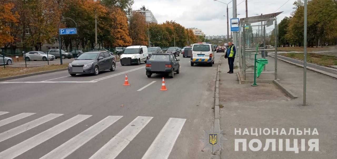 В Харькове водитель на пешеходном переходе сбил двоих детей