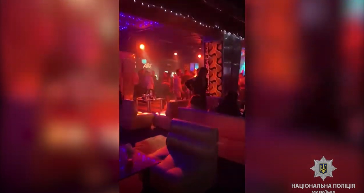 В Харькове ночью полицейские пытались закрыть клуб “Галактика” (видео)