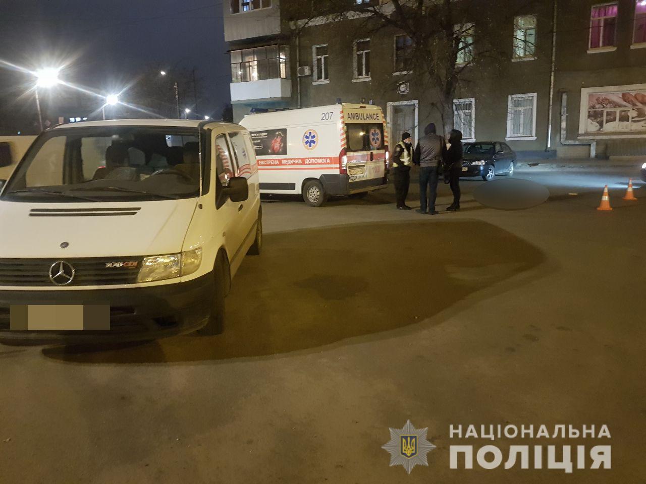В Харькове автомобиль сдавая назад насмерть сбил пенсионера