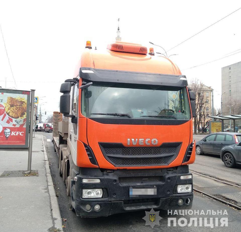 В Харькове тягач насмерть сбил пожилую женщину