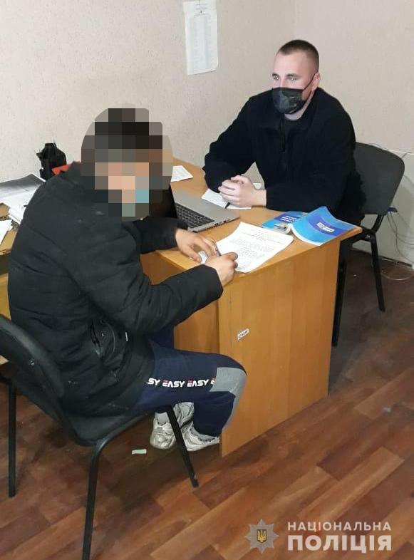 Парню, который разбил стекло на двери ХОГА, сообщили о подозрении