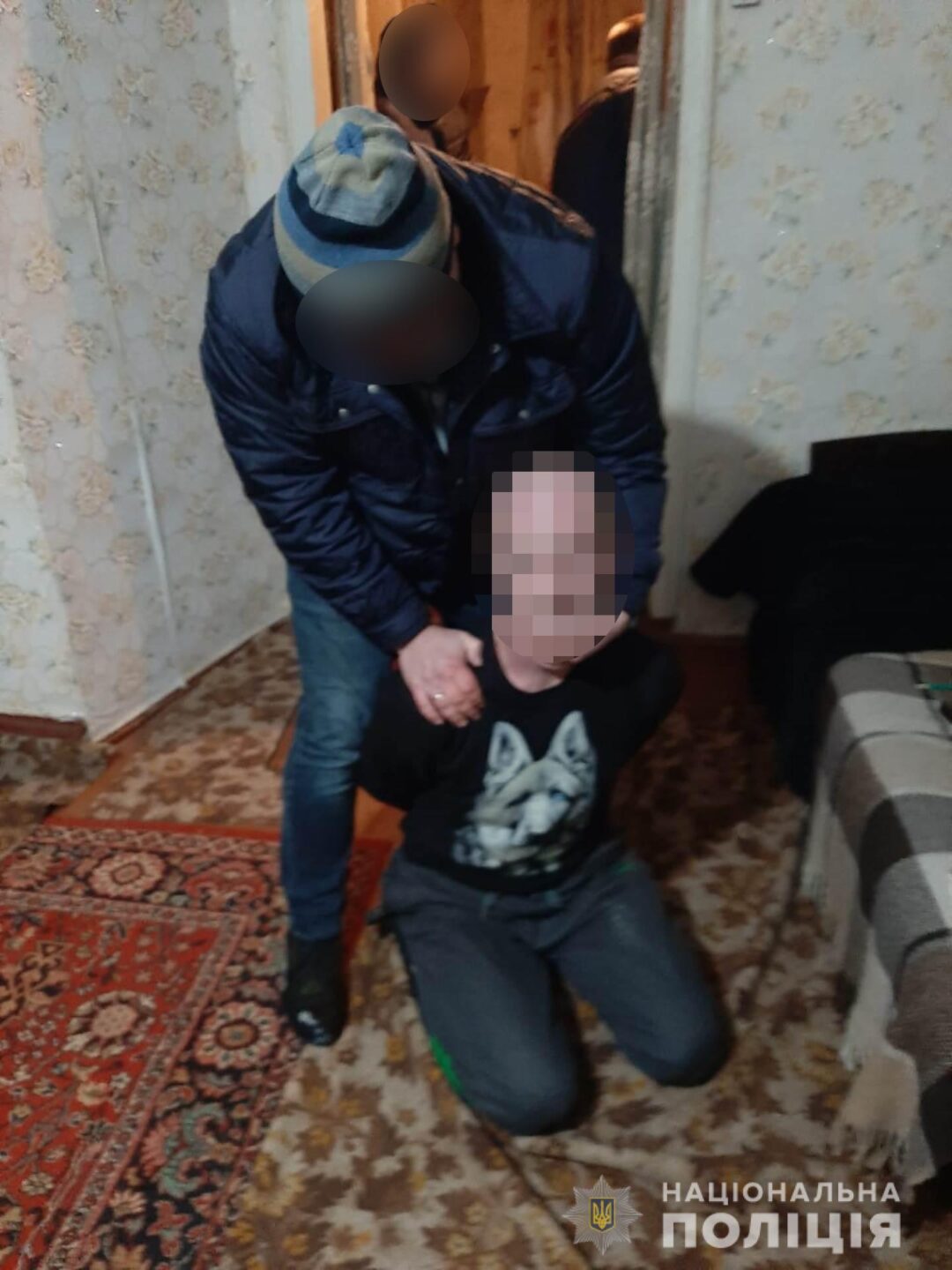 В Харькове мужчина силой затащил несовершеннолетнюю в квартиру и изнасиловал