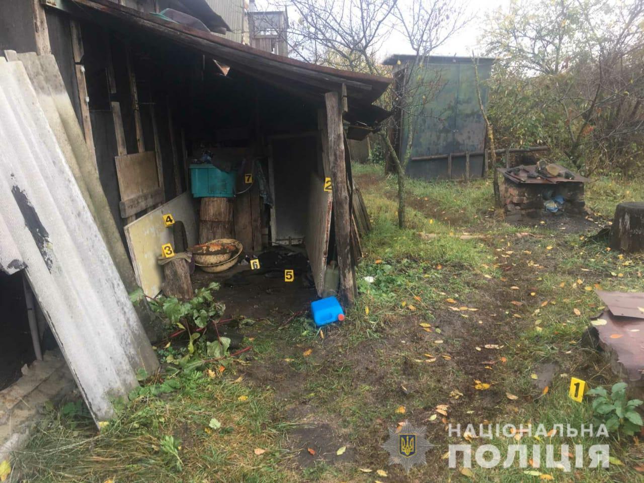Под Харьковом пьяный рецидивист из ревности поджег жене дом и едва не зарезал ее