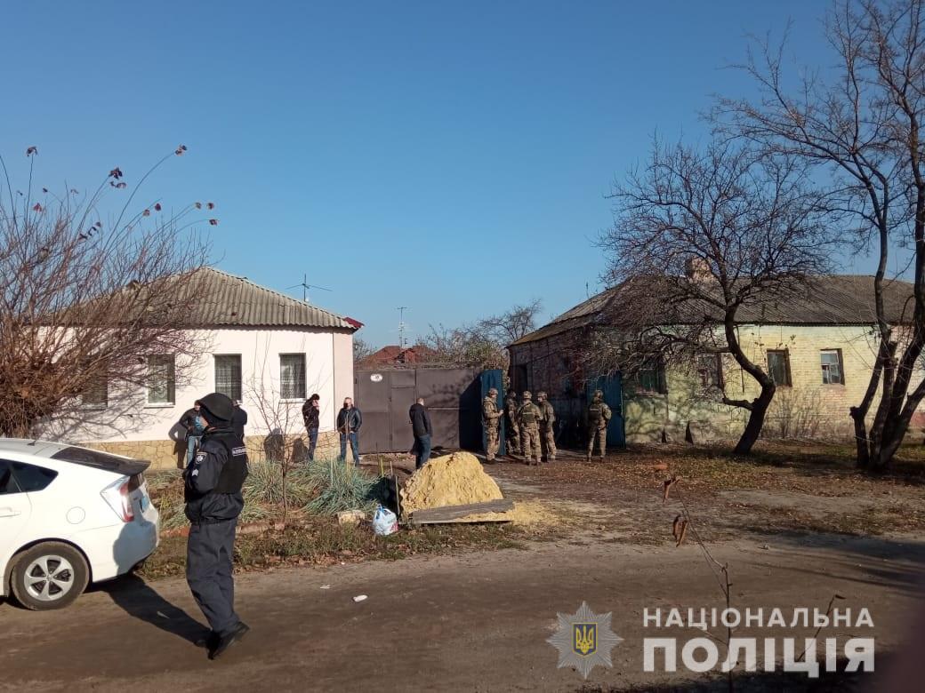Мужчину, который угрожал взорвать гранату задержали: никто не пострадал