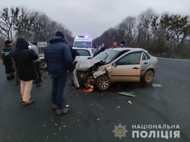 В Харьковской области из-за столкновения двух автомобилей пострадало четыре человека