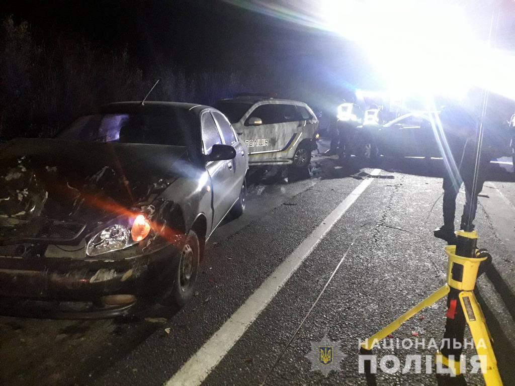 Под Харьковом в служебный Mitsubishi Outlander врезался автомобиль, когда полицейские оформляли другое ДТП