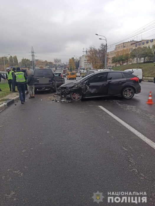 В Харькове ищут водителя, который устроил ДТП в на проспекте Гагарина и покинул место происшествия