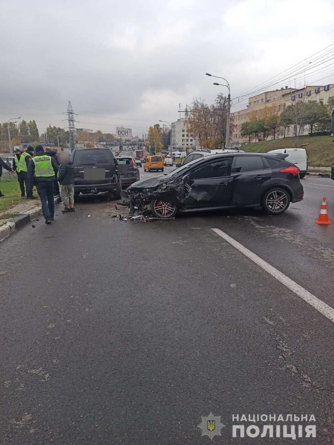 В Харькове ищут водителя, который устроил ДТП в на проспекте Гагарина и покинул место происшествия