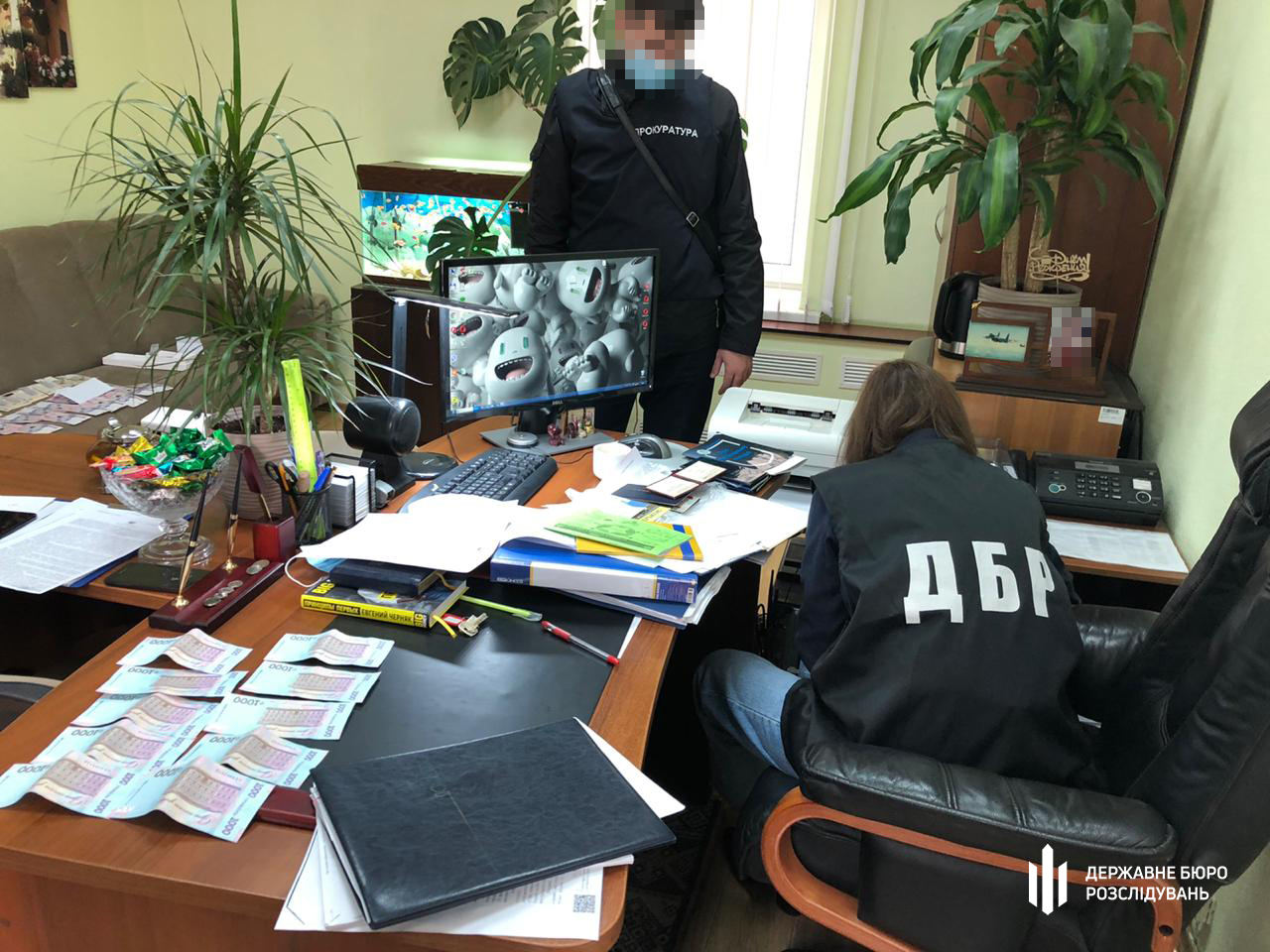 «Откаты» за получение социальных выплат: в Харькове следователи ГБР задержали полицейского
