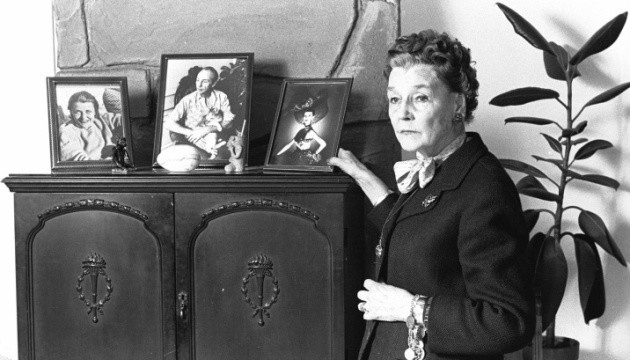 Обладательница Оскара: история художницы по костюмам Варвары Каринской