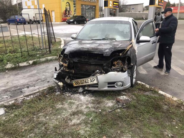 На Салтовке на заправке загорелся автомобиль