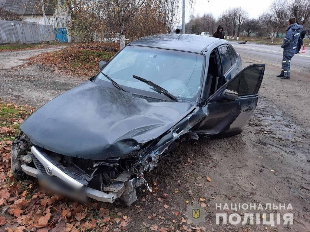 В Харьковской области автомобиль у которого оторвало колесо врезался в другой автомобиль
