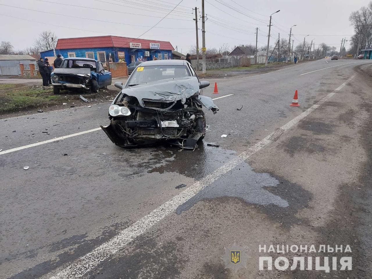 В Харьковской области в результате столкновения автомобилей пострадал один из водителей