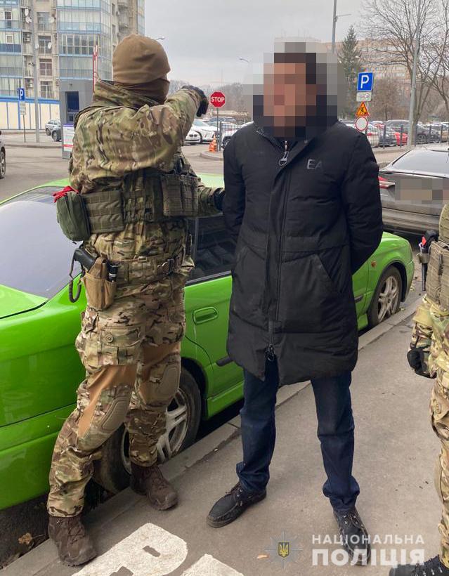 В Харькове разоблачили преступников, которые пытались отобрать у мужчины квартиру