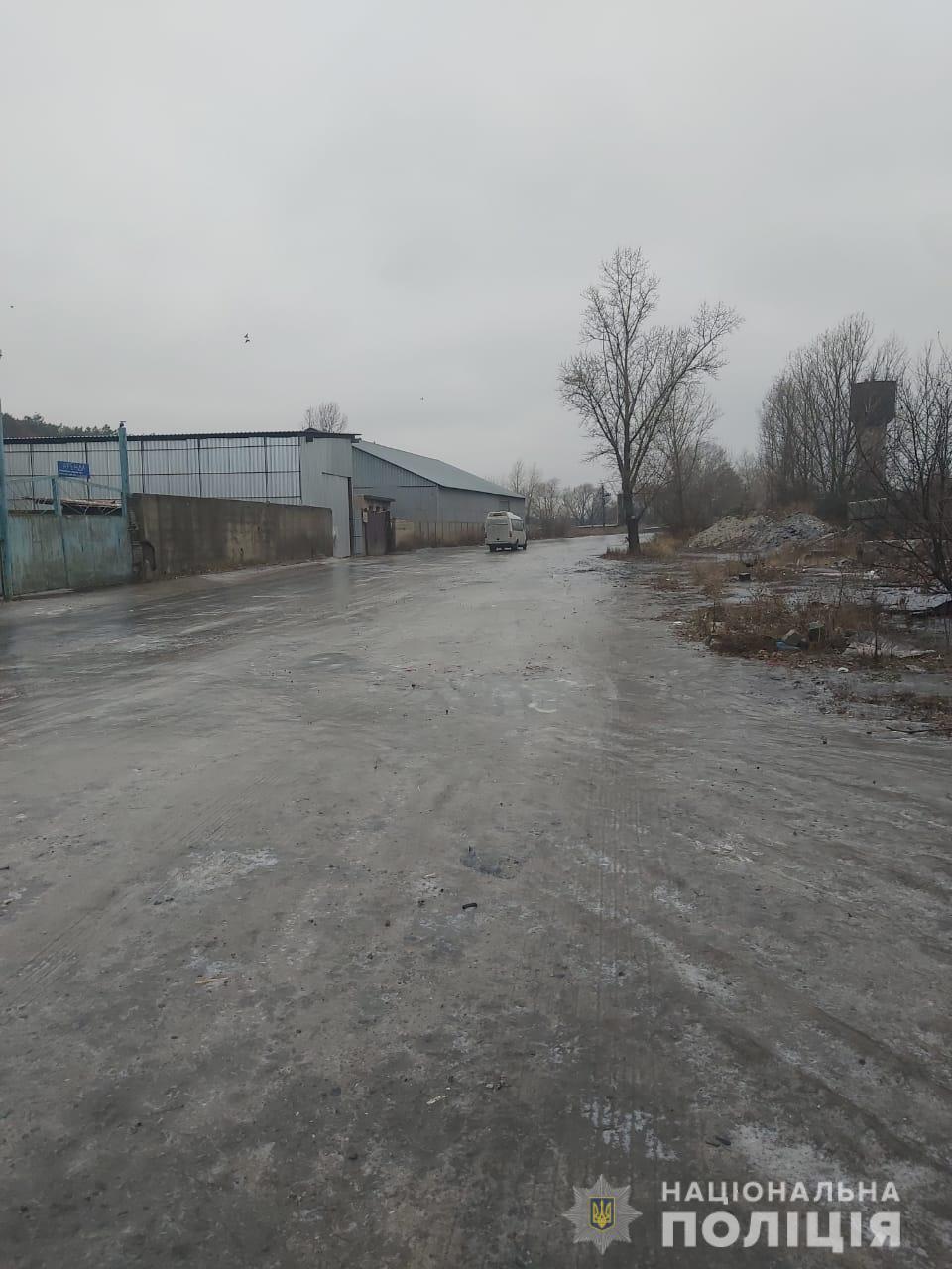 Под Харьковом 22-летний парень затащил на пустырь женщину и изнасиловал ее
