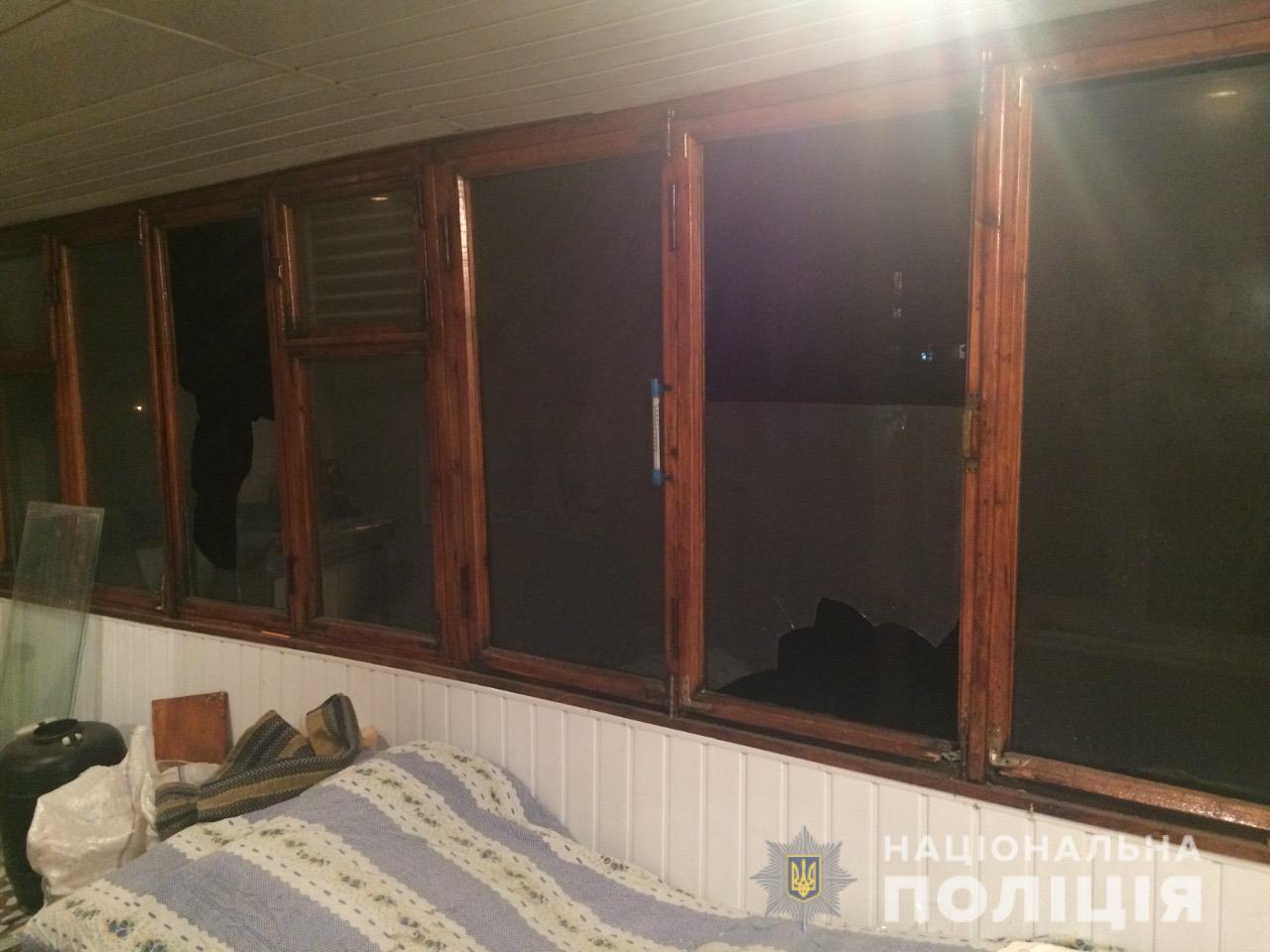 В Харькове на балкон женщины забросили бутылки с зажигательной смесью