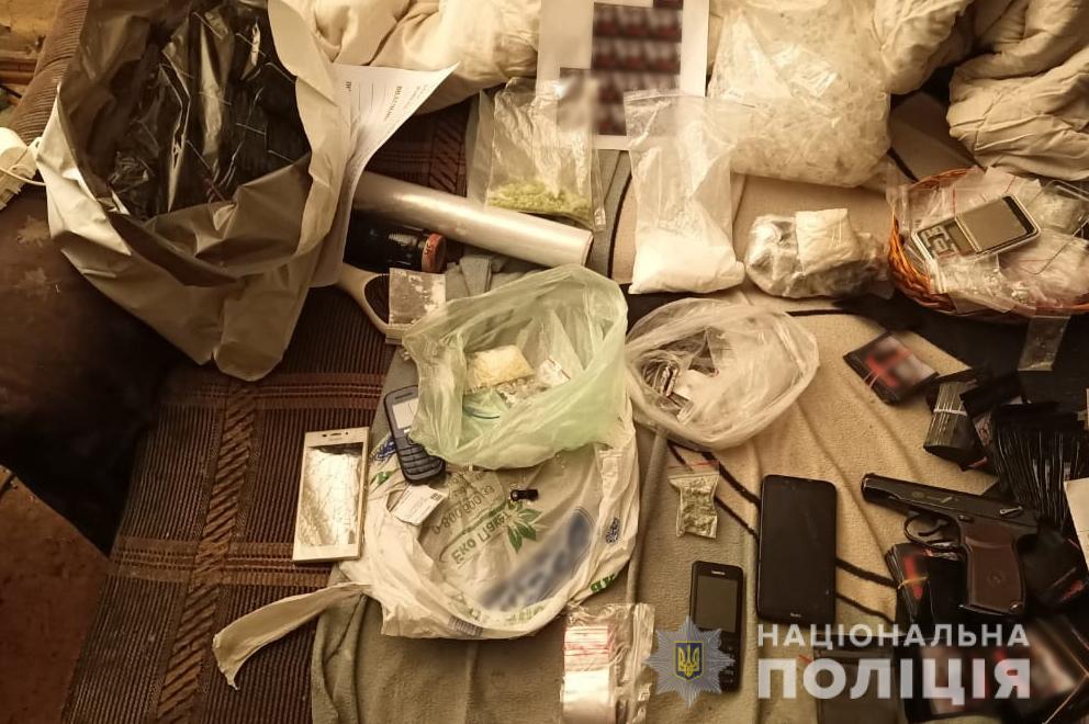 В Харькове у женщины изъяли наркотики на сумму более 100 000 гривен