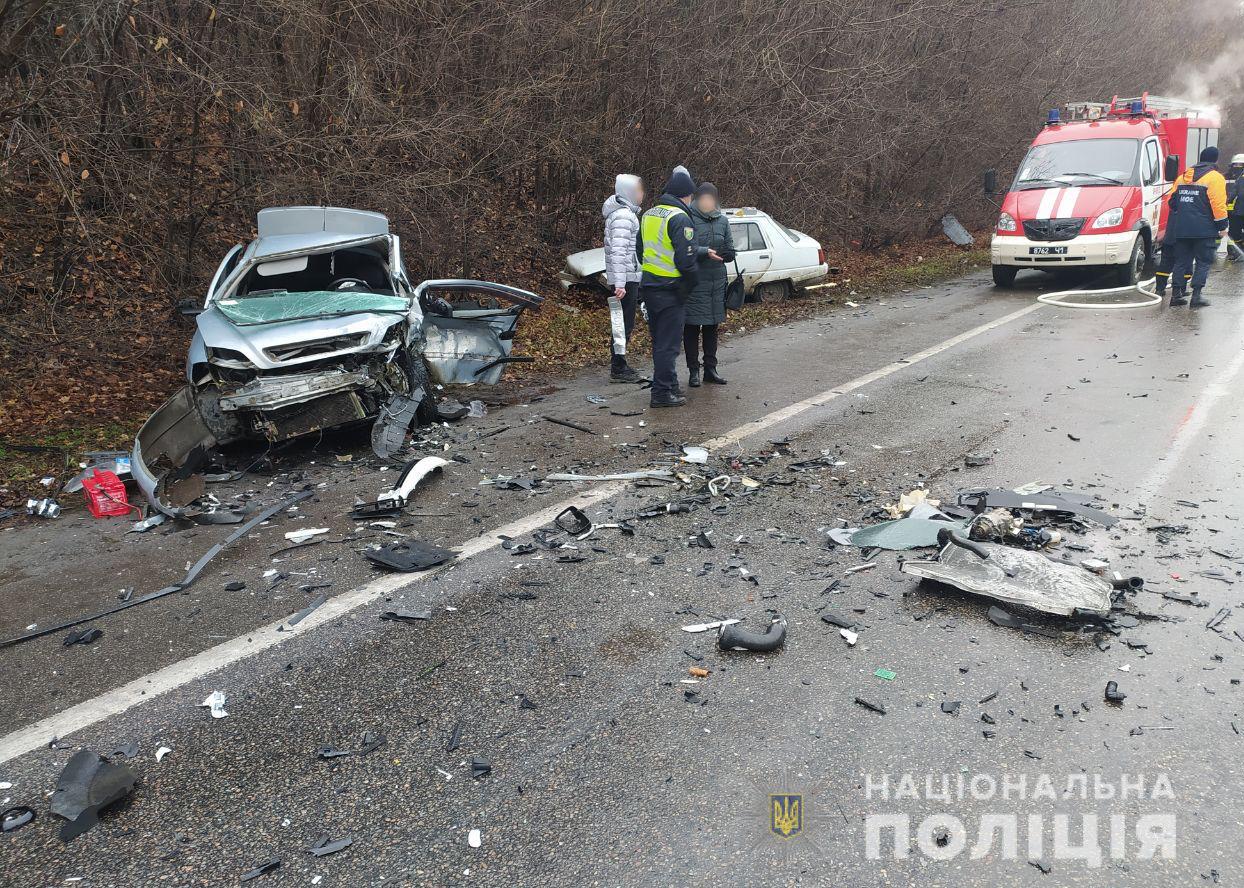 Под Харьковом столкнулись четыре автомобиля