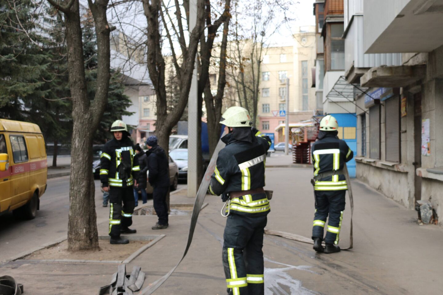 В центре Харькова в жилом доме произошел пожар (видео)