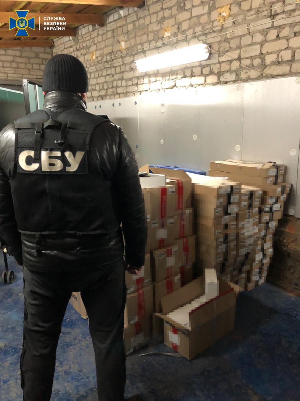 На Харьковщине СБУ разоблачила подпольные табачные склады