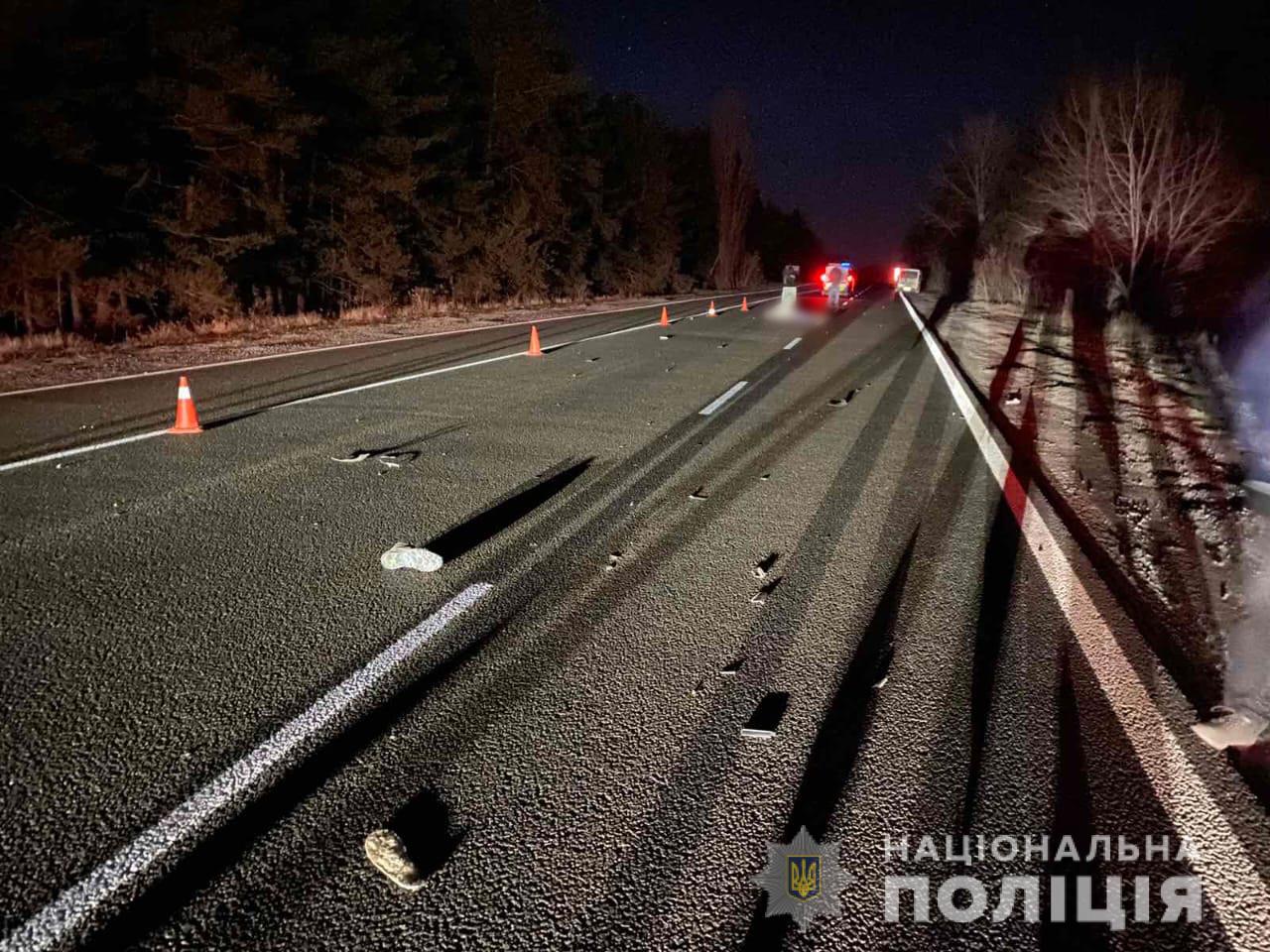 В Харьковской области насмерть сбили мужчину, который переходил дорогу в неустановленном месте
