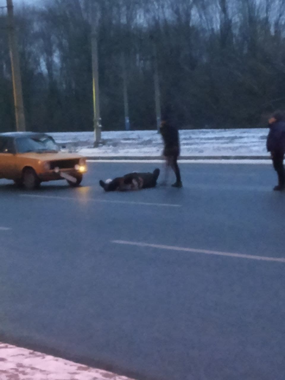 В Харькове под колеса автомобиля попал пожилой мужчина