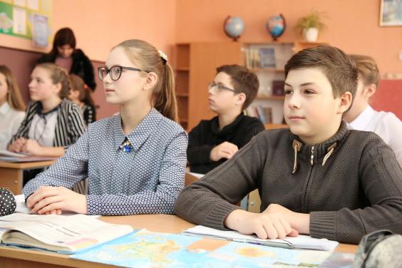 На Харьковщине проводят опрос среди учеников по дистанционному обучению