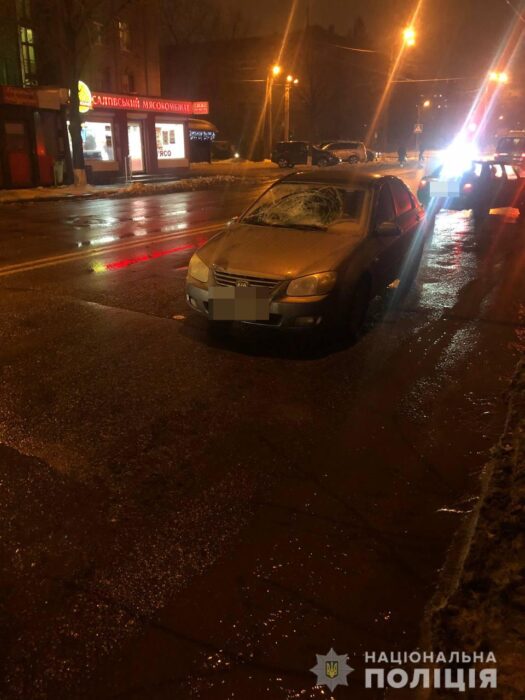 В Харькове женщина попала под колеса автомобиля