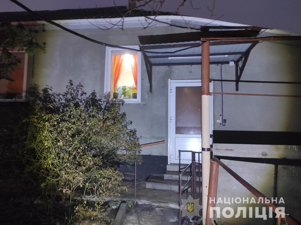 В Харькове рецидивист ворвался в дом к женщине и угрожая палкой забрал 15 000 гривен