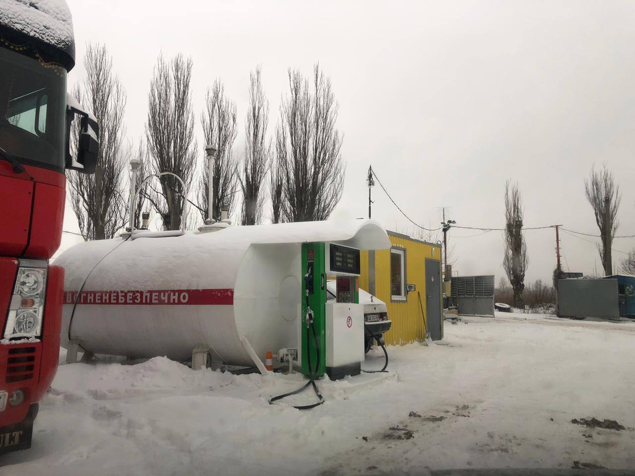 В Харьковской области на нелегальной заправке нашли 12 тонн топлива