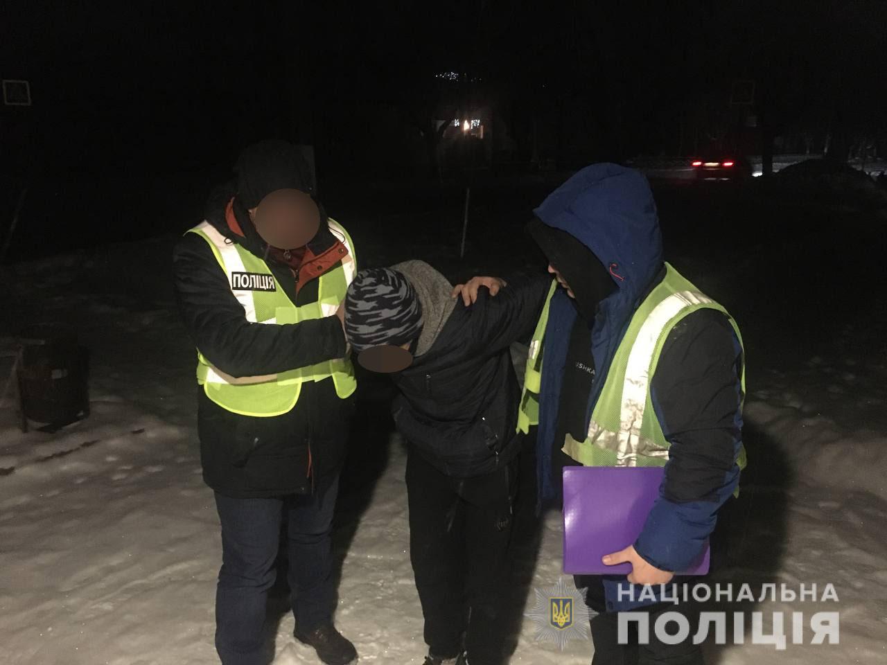 В Харьковской области задержали мужчину, который угрожая ножом грабил женщин
