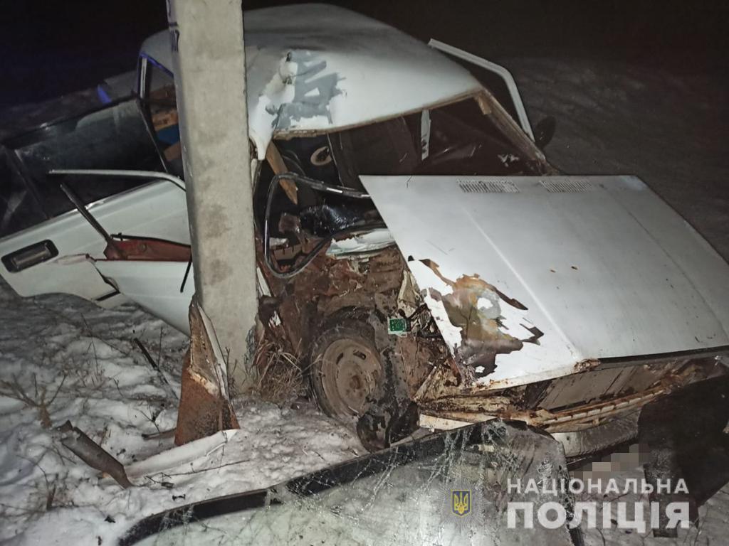 В Харьковской области пьяный мужчина врезался в столб: погибла беременная женщина (видео)