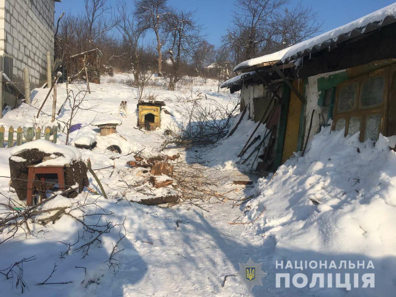Под Харьковом пьяный сын до смерти забил палкой больную мать