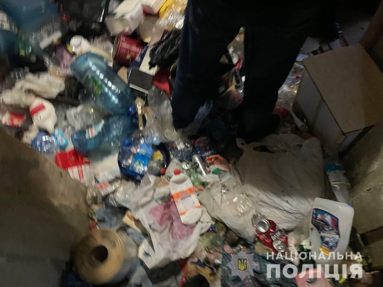 Заваленная мусором квартира в центре Харькова: у горе-матери два года назад умер младенец - мэрия