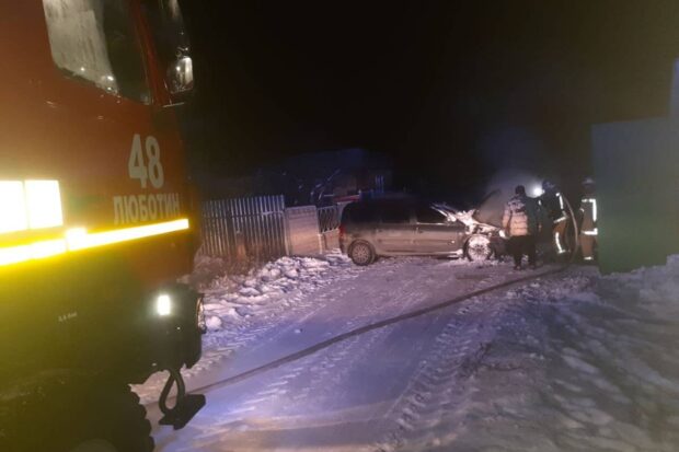 Под Харьковом загорелся автомобиль